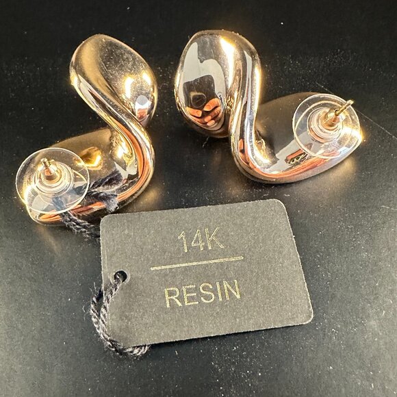✨ Milor Italy 14K Gold Over Resin Sculptural Wave Earrings | Modern Fluid Design - Picture 2 of 3